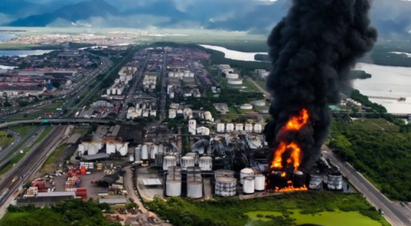 Você está visualizando atualmente Estações da Cetesb não registram aumento da poluição do ar em razão do incêndio em Santos