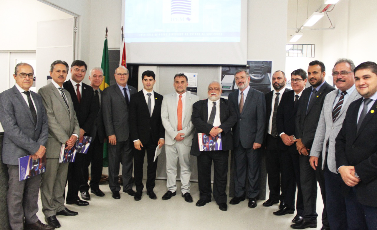 Leia mais sobre o artigo CETESB prestigia inauguração de novos laboratórios do IPEM-SP