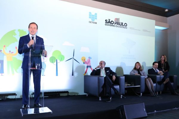 Leia mais sobre o artigo Governo de SP cria acordo para redução de emissão de gases do efeito estufa