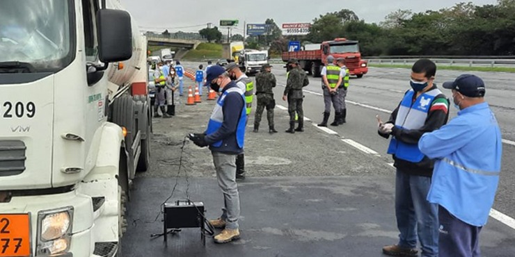 Leia mais sobre o artigo CETESB realiza megacomando e multa 797 veículos diesel que emitiam fumaça preta em excesso