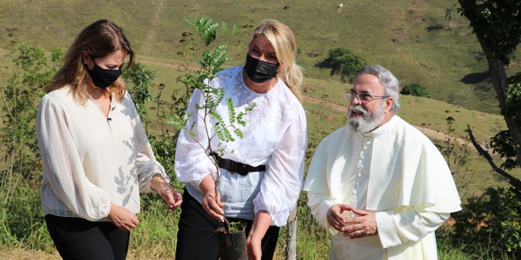 Você está visualizando atualmente Fé e otimismo por dias melhores marcaram plantio no Mosteiro Ain Karim