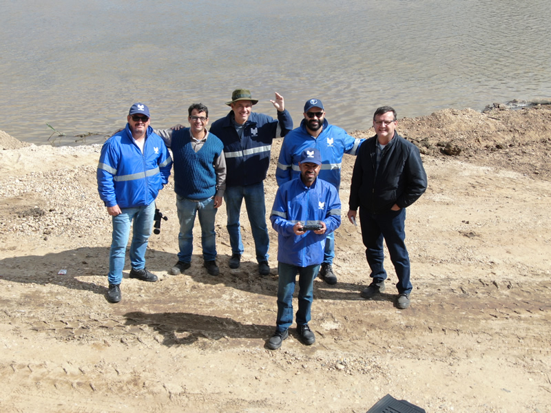 Equipe técnica da CETESB usa drone na fiscalização