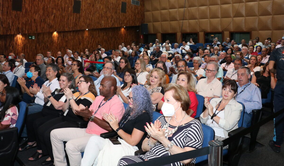 Leia mais sobre o artigo Em tarde repleta de emoção colaboradores da CETESB são homenageados