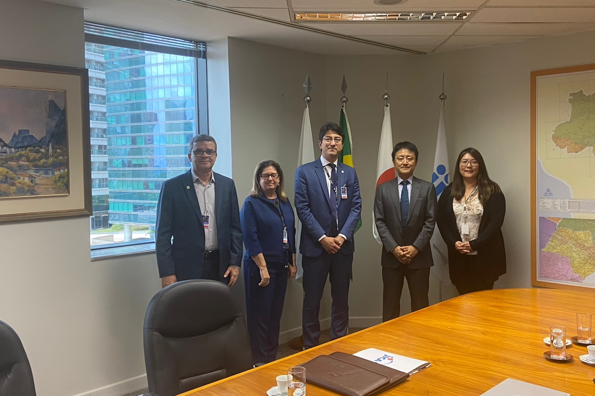 Você está visualizando atualmente Representantes da JICA e ABEMA recebem comitiva da CETESB em Brasília