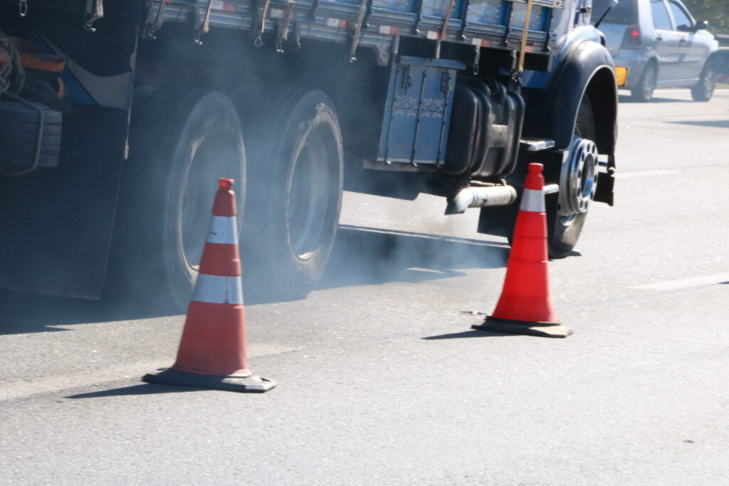 Você está visualizando atualmente Ação ambiental alerta motoristas sobre a importância de manter o veículo regulado