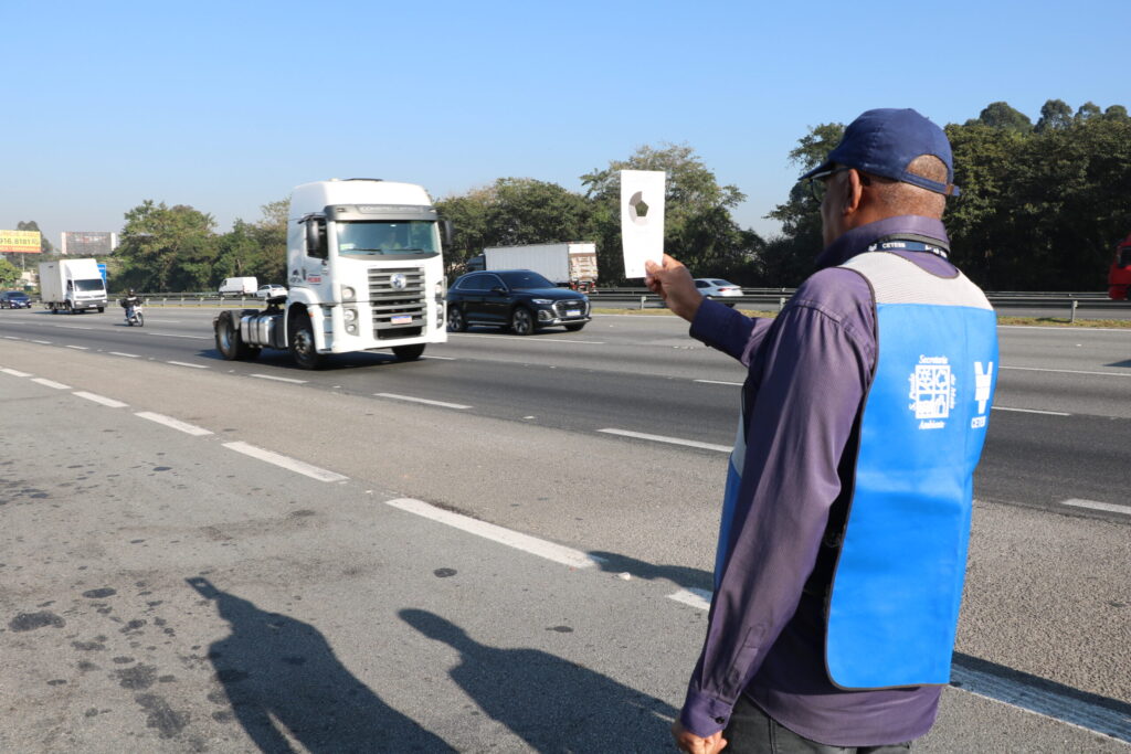 Você está visualizando atualmente Fiscalização de fumaça preta atesta mais de 35.021 veículos movidos a diesel aprovados